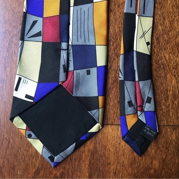 Vintage Guggenheim Museum 100% Silk Tie, Super Cool Abstract Design - Picture 9 of 11